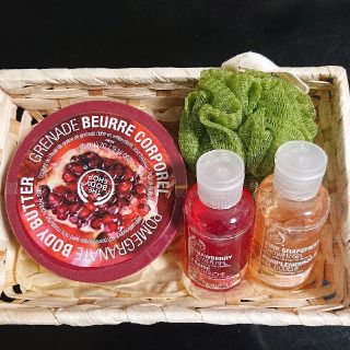 ザボディショップ(THE BODY SHOP)の★未使用★ザ  ボディショップ  ボディバター  ザクロ シャワージェル 他(ボディクリーム)