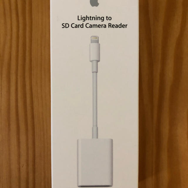 Apple(アップル)のApple Lightning to SD Card Camera Reader スマホ/家電/カメラのPC/タブレット(PC周辺機器)の商品写真