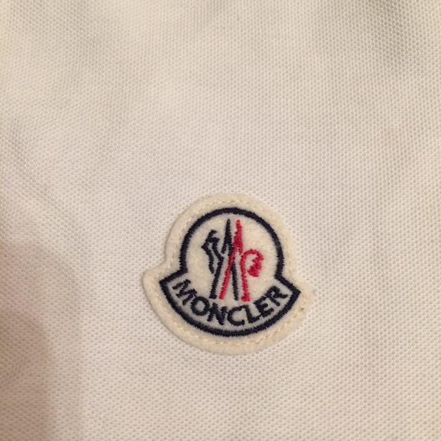 MONCLER(モンクレール)のMONCLER レディースのトップス(シャツ/ブラウス(半袖/袖なし))の商品写真