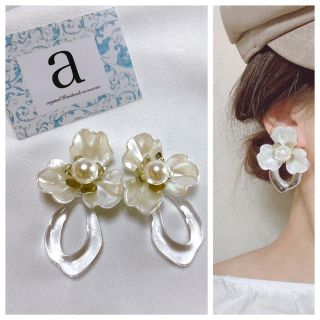 2286-2 2way シルバー☺︎ホワイトフラワーのピアス×クリアフープ☺︎(ピアス)