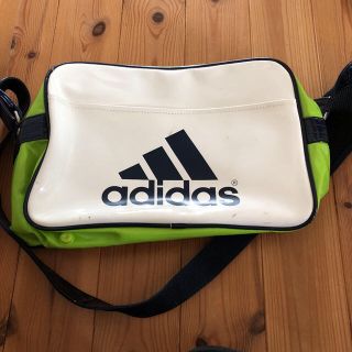 アディダス(adidas)のエナメルバック　アディダス(ショルダーバッグ)