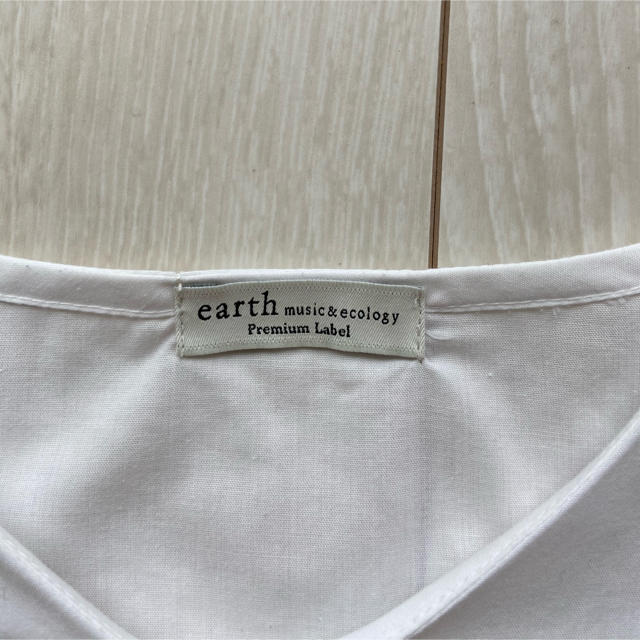 earth music & ecology(アースミュージックアンドエコロジー)のパフスリーブ　トップス　シャツ　アース レディースのトップス(Tシャツ(半袖/袖なし))の商品写真