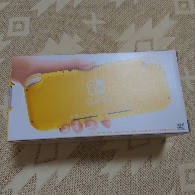 新品　任天堂　switchLite