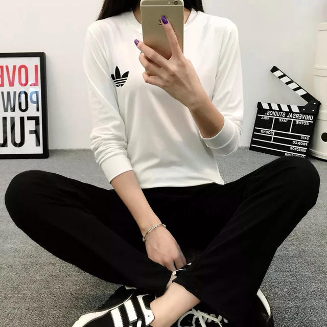 adidas(アディダス)の2点Adidas(Tシャツ+パンツ) レディースのトップス(Tシャツ(長袖/七分))の商品写真