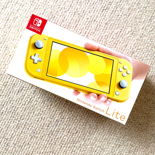 Nintendo Switch(ニンテンドースイッチ)の任天堂 Switch Lite スイッチライト イエロー エンタメ/ホビーのゲームソフト/ゲーム機本体(家庭用ゲーム機本体)の商品写真