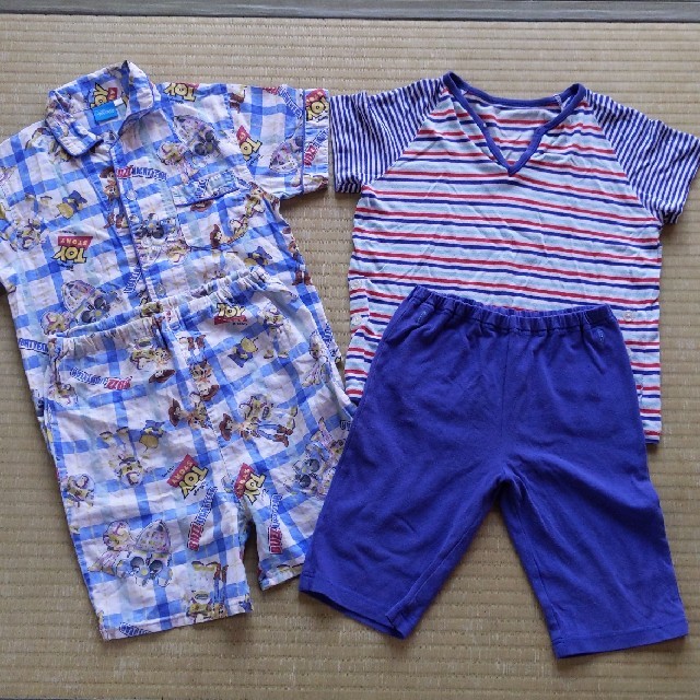 キッズ夏物パジャマ上下ニセット(100) キッズ/ベビー/マタニティのキッズ服男の子用(90cm~)(パジャマ)の商品写真