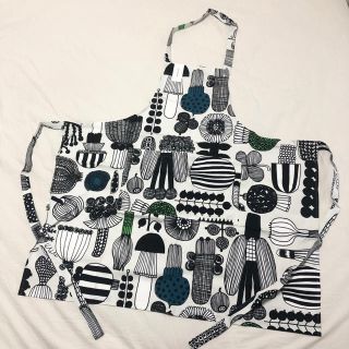 マリメッコ(marimekko)の♡ marimekko エプロン♡(収納/キッチン雑貨)