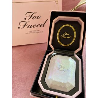 トゥフェイス(Too Faced)の新品送料込み✨Too Faced ダイヤモンドライト マルチユース ハイライター(フェイスパウダー)