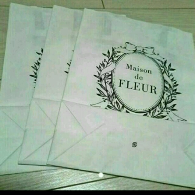 Maison de FLEUR(メゾンドフルール)のおんぷちゃん様専用 ショッパー 2枚 レディースのバッグ(ショップ袋)の商品写真