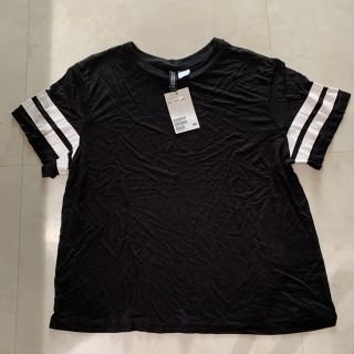 エイチアンドエム(H&M)のH&M  Tシャツ　ブラック　ワンポイント　新品未使用タグ付き(Tシャツ(半袖/袖なし))