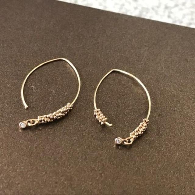 アクセサリ mizuki バナナフープピアス 片耳 RnOuz-m42957397607