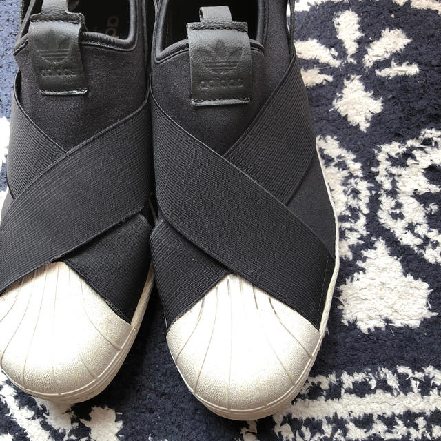 adidas(アディダス)のadidasスリッポン ブラック 28cm メンズの靴/シューズ(スリッポン/モカシン)の商品写真