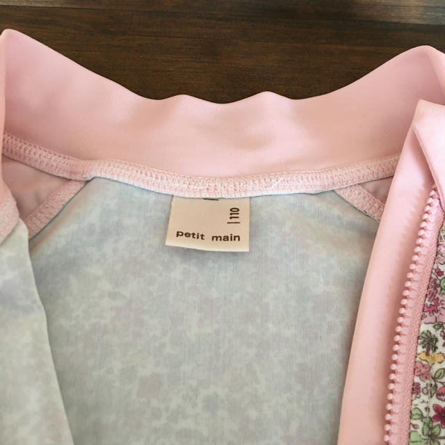 petit main(プティマイン)の夏目様専用★petit mainラッシュガード　花柄ピンク　110 キッズ/ベビー/マタニティのキッズ服女の子用(90cm~)(水着)の商品写真