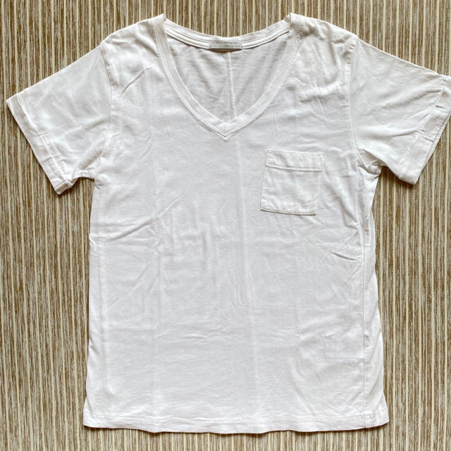 OPAQUE.CLIP(オペークドットクリップ)のオペーク　Vネック白Ｔシャツ レディースのトップス(Tシャツ(半袖/袖なし))の商品写真