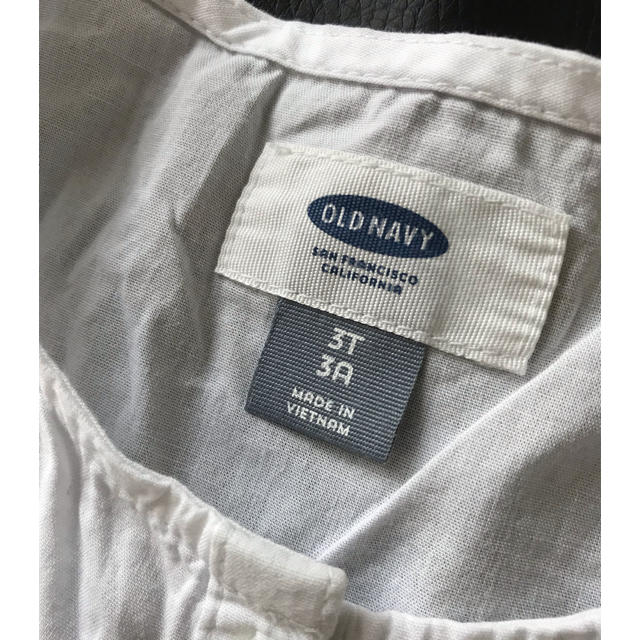 Old Navy(オールドネイビー)のOLD NAVY オールドネイビー キッズ 肩フリル レース ブラウス 95cm キッズ/ベビー/マタニティのキッズ服女の子用(90cm~)(ブラウス)の商品写真