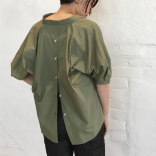 レイビームス(Ray BEAMS)のRay BEAMS◇美品◇バックボタン スキッパー ブラウス(シャツ/ブラウス(半袖/袖なし))