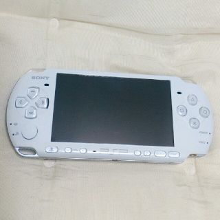 プレイステーションポータブル(PlayStation Portable)の psp本体 3000 ホワイト(携帯用ゲーム機本体)