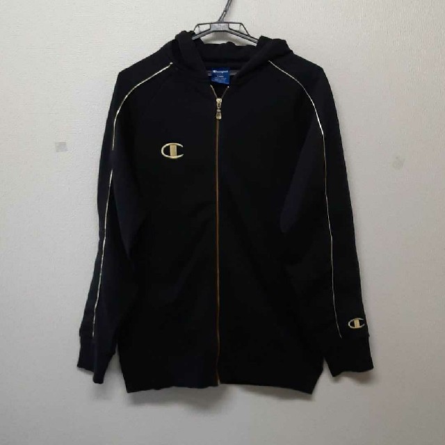 Champion(チャンピオン)のNo.14　Championのblack/goldのパーカー　Lサイズ メンズのトップス(パーカー)の商品写真