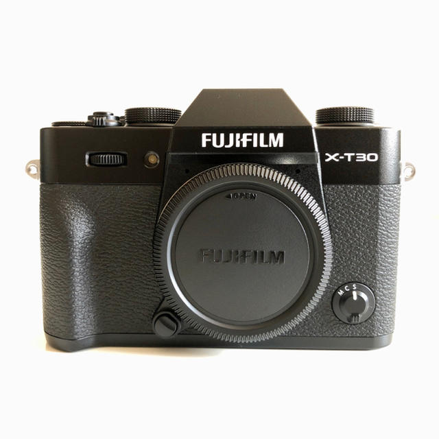 富士フイルム(フジフイルム)の新品同様　保証有　送料無料　FUJIFILM X-T30 ボディ　ブラック スマホ/家電/カメラのカメラ(ミラーレス一眼)の商品写真