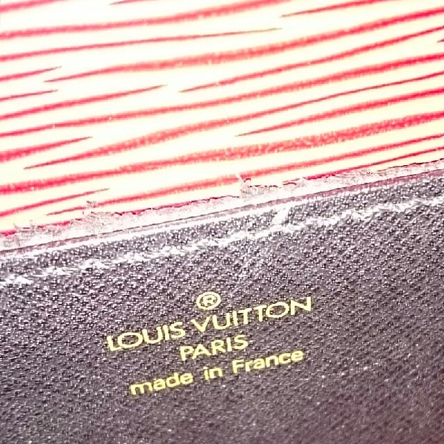 LOUIS VUITTON(ルイヴィトン)のご専用です。【保存袋付き】LOUIS VUITTON ・エピ❤ポシェット赤 レディースのバッグ(ショルダーバッグ)の商品写真