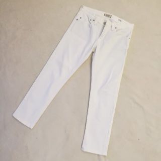 ヤヌーク(YANUK)のYANUK KAY Relaxed Slim ホワイトデニム 25インチ(デニム/ジーンズ)