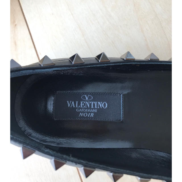 VALENTINO(ヴァレンティノ)の【お値下げ中！】バレンティノ　フラットシューズ レディースの靴/シューズ(バレエシューズ)の商品写真