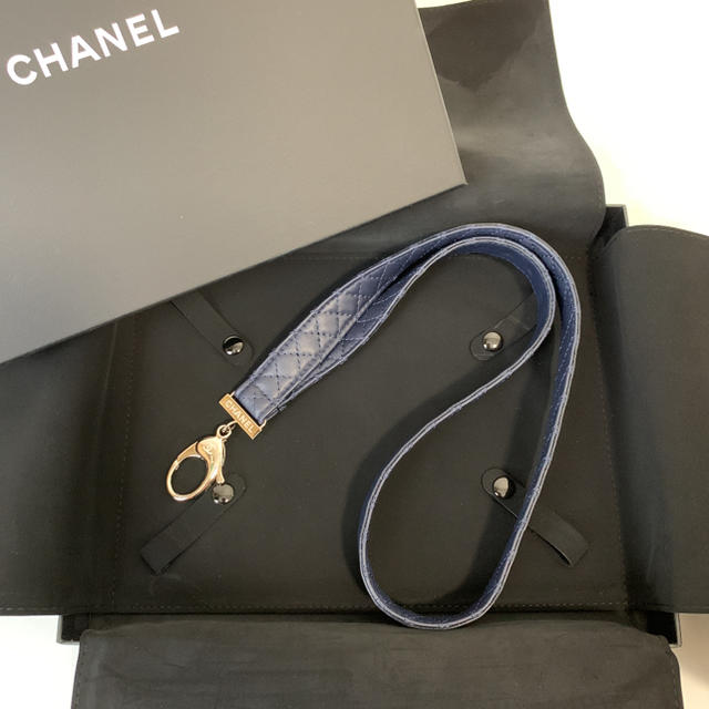 CHANEL - 新品 シャネル ネックストラップ キルティング ネイビーの通販 by tora@｜シャネルならラクマ