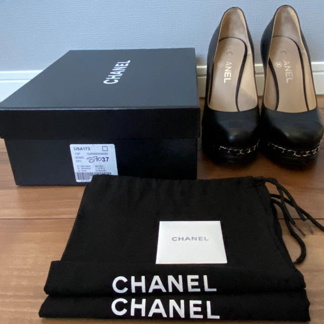 CHANEL(シャネル)の【un様専用】CHANEL パンプス　黒 37 レディースの靴/シューズ(ハイヒール/パンプス)の商品写真