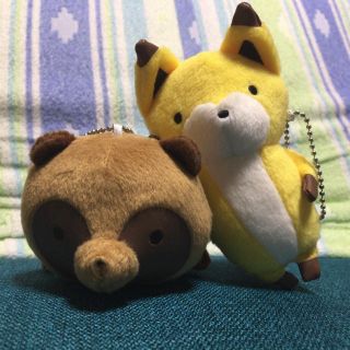 キツネとタヌキ　カバンに付けられるでっかいぬいぐるみ2個セット(キャラクターグッズ)