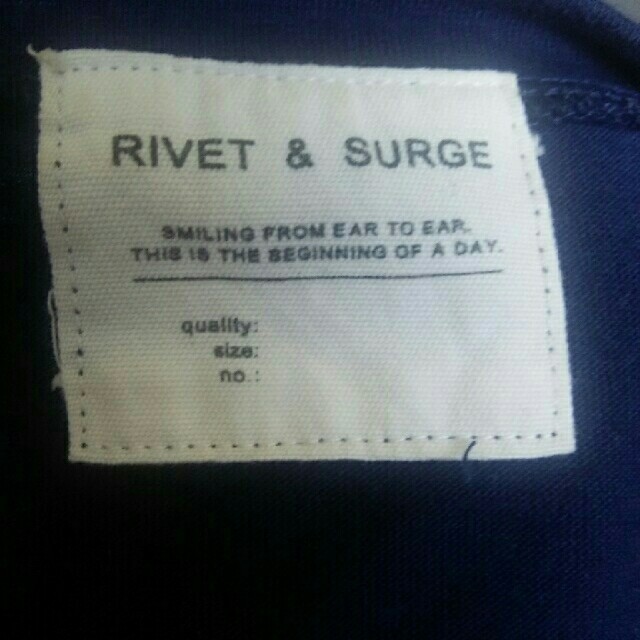 rivet & surge(リベットアンドサージ)の恐竜Tシャツ レディースのトップス(Tシャツ(半袖/袖なし))の商品写真