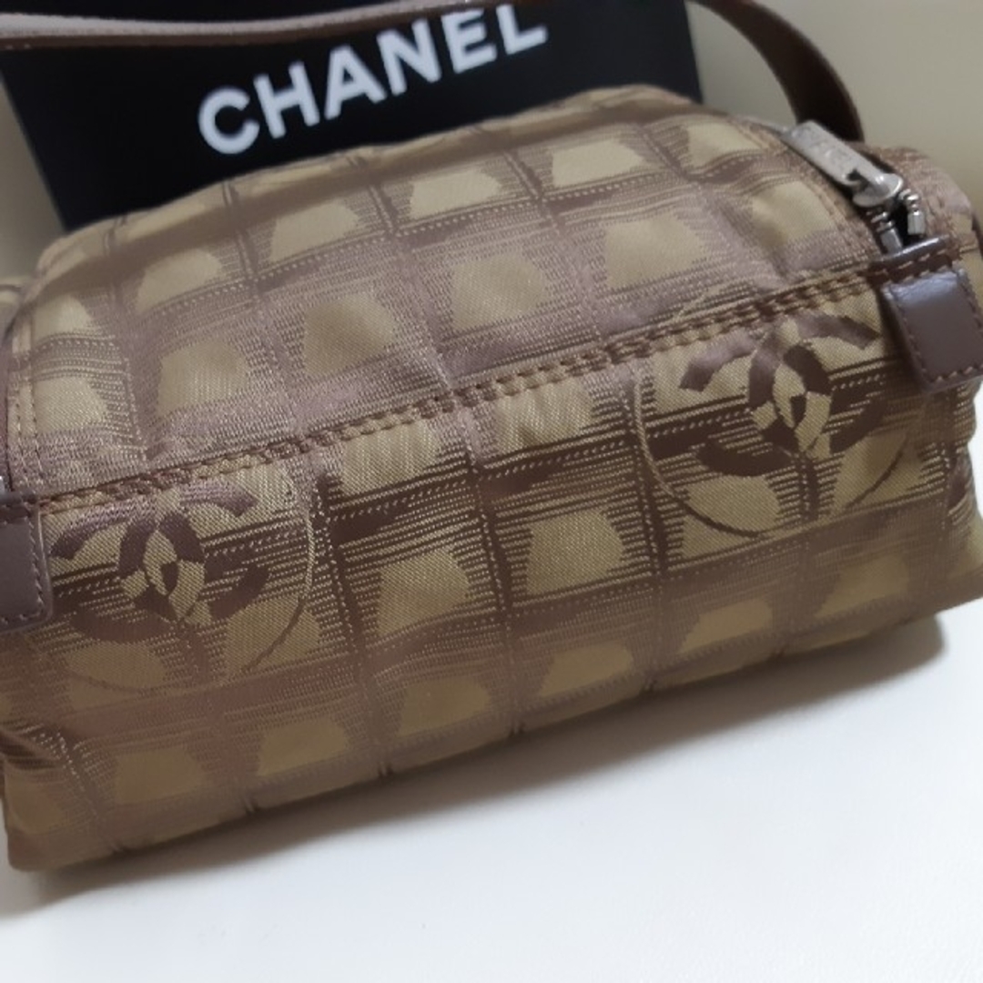 CHANEL(シャネル)の未使用品】シャネル/トラベルライン/バニティ茶 レディースのバッグ(ハンドバッグ)の商品写真