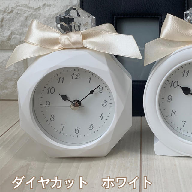 新品★大人気♡ルナ型★置時計ホワイト香水瓶型リボン★誕生日プレゼントや模様替えに インテリア/住まい/日用品のインテリア小物(置時計)の商品写真