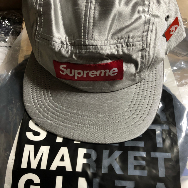 Supreme(シュプリーム)のsupreme raw silk camp cap silver FW17 メンズの帽子(キャップ)の商品写真