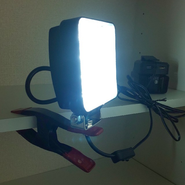 LED48W クリップ式　投光器 充電式 集魚灯 作業灯 アウトドア マキタ