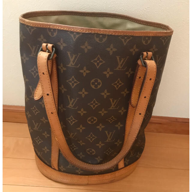 LOUIS VUITTON(ルイヴィトン)のルイヴィトン  バケツ型　バック　大 レディースのバッグ(ショルダーバッグ)の商品写真