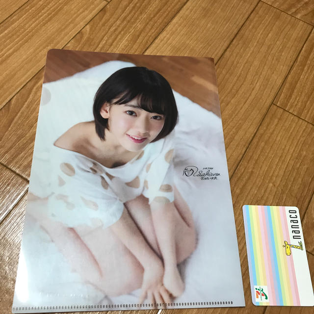 HKT48(エイチケーティーフォーティーエイト)の宮脇咲良ファ－スト写真集　さくら　おまけ付き エンタメ/ホビーの本(アート/エンタメ)の商品写真