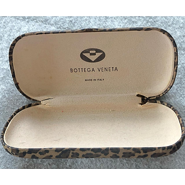 Bottega Veneta(ボッテガヴェネタ)のBottega Veneta ボッテガヴェネタ  メガネケース　豹柄 レディースのファッション小物(サングラス/メガネ)の商品写真