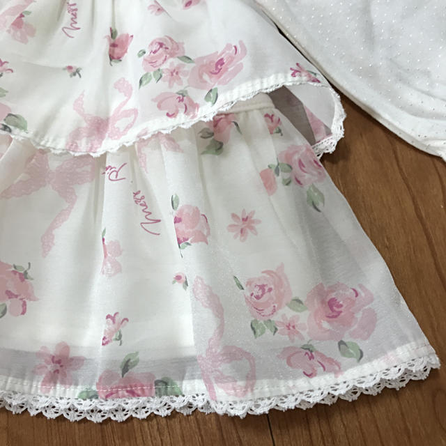 mezzo piano(メゾピアノ)のタグ付き新品未使用　mezzo piano    トップス　薔薇　80 キッズ/ベビー/マタニティのベビー服(~85cm)(シャツ/カットソー)の商品写真