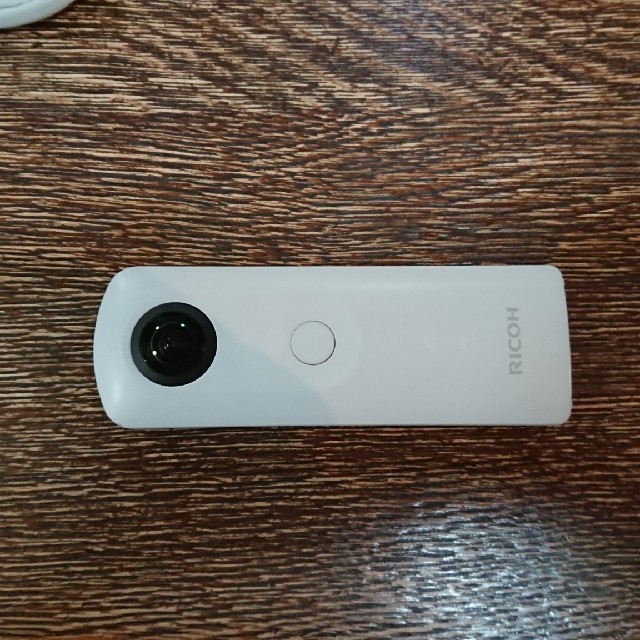 RICOH(リコー)のTHETA SC  (WHITE) スマホ/家電/カメラのカメラ(コンパクトデジタルカメラ)の商品写真