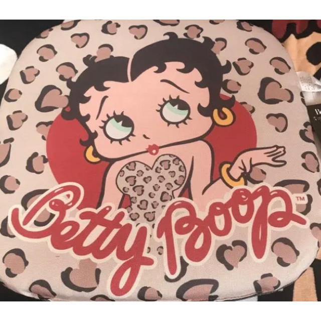 betty_boop新品未使用????ベティちゃん　ヒョウ柄　カーシートクッション　1つの値段です