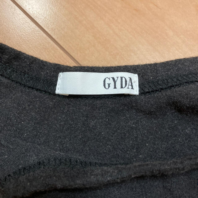 GYDA(ジェイダ)のGYDA  オフショル　Ｔシャツ レディースのトップス(Tシャツ(半袖/袖なし))の商品写真