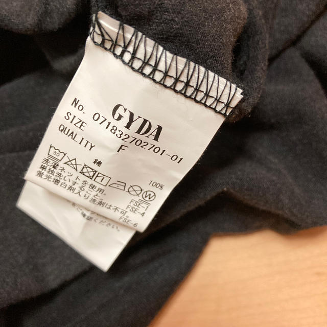 GYDA(ジェイダ)のGYDA  オフショル　Ｔシャツ レディースのトップス(Tシャツ(半袖/袖なし))の商品写真