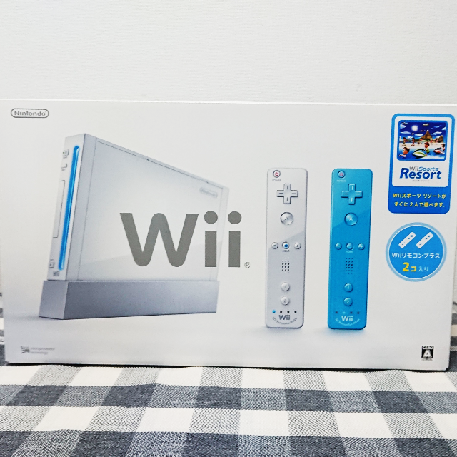 任天堂(ニンテンドウ)の【新品未使用】Wii本体(シロ)　Wiiスポーツリゾート同梱セット エンタメ/ホビーのゲームソフト/ゲーム機本体(家庭用ゲーム機本体)の商品写真