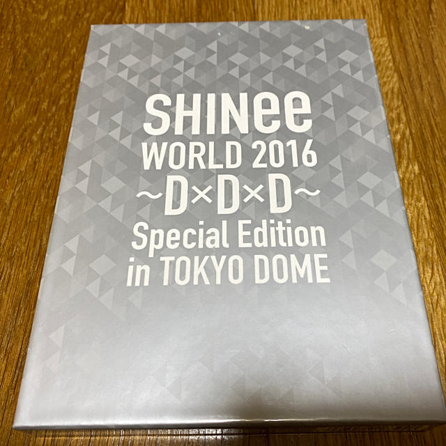 SHINee(シャイニー)のSHINee World2016 D×D×D ブルーレイ エンタメ/ホビーのDVD/ブルーレイ(ミュージック)の商品写真