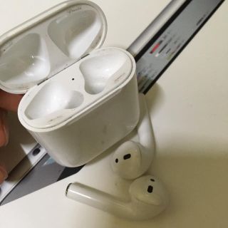 アップル(Apple)の完動品　AirPods アップル正規品(ヘッドフォン/イヤフォン)