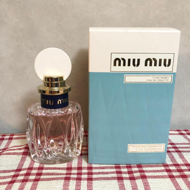 miumiu(ミュウミュウ)のmiumiu香水【箱付き美品】 コスメ/美容の香水(香水(女性用))の商品写真