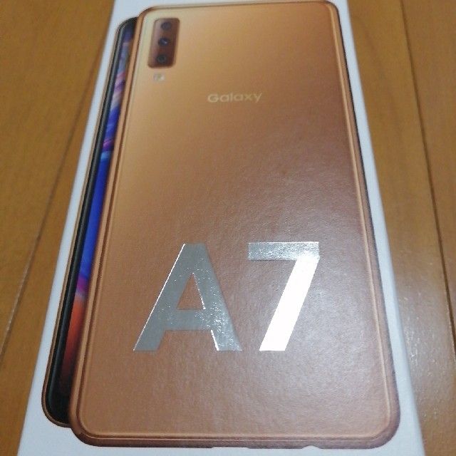 GALAXY A7 ゴールドスマホ/家電/カメラ