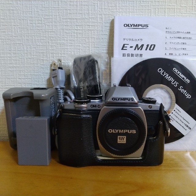 OLYMPUS OM-D E-M10 シルバー ボディ オマケ多数カメラ