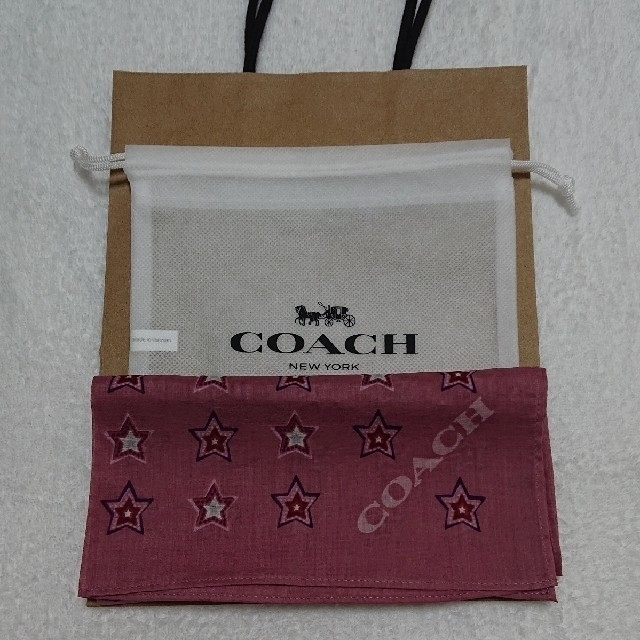 COACH(コーチ)のCOACH ハンカチ  (紙袋・不織布袋付き) レディースのファッション小物(ハンカチ)の商品写真