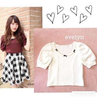 エブリン(evelyn)のevelyn リボンパールトップス。(カットソー(半袖/袖なし))